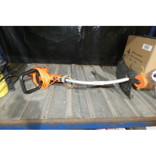 3074 - 1 x Black & Decker GL7033 strimmer 240v (Trade)