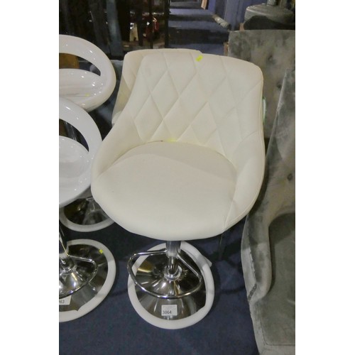 3064 - 2 x cream upholstered adjustable height bar stools