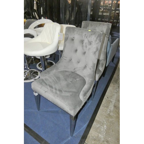 3065 - 2 x grey velvet upholstered button back dining chairs