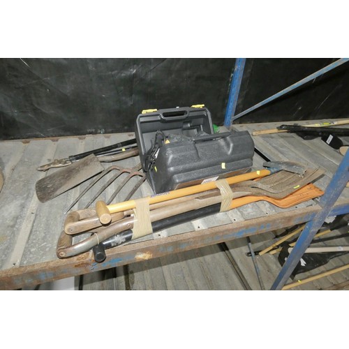 3080 - A quantity of various garden hand tools and 1 x McKeller circular saw 240v (Trade)