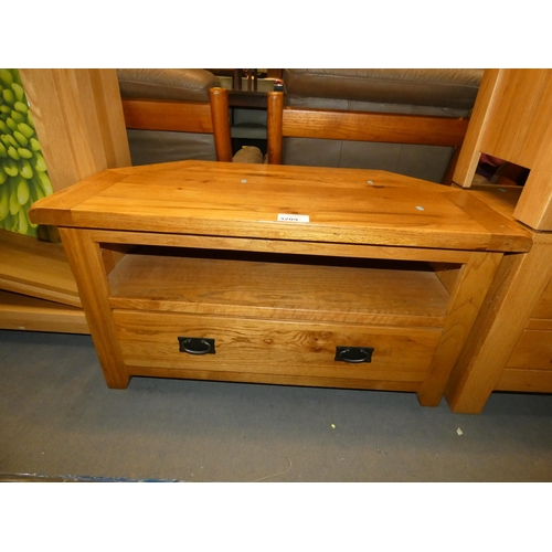 3209 - 1 x Oak TV cabinet approx 102cm wide