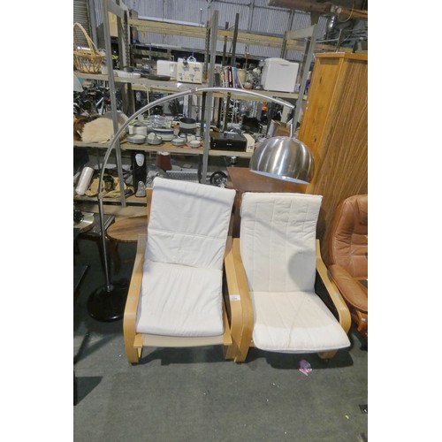 3226 - 2 x white upholstered bent wood cantilever chairs and 1 x floor standing lamp 240v (Trade)