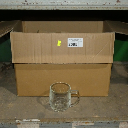 2095 - A box containing 12 Budweiser glass beer tankards