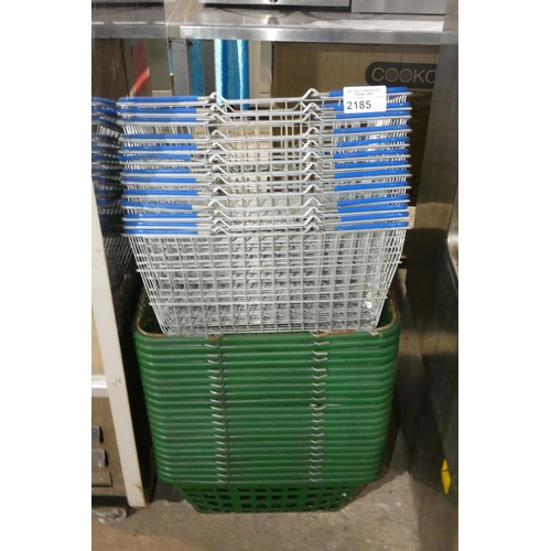 2185 - A quantity of various shopping baskets