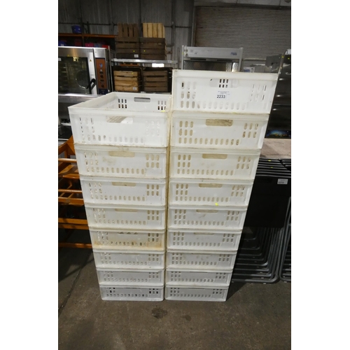 2233 - 17 white stacking food baskets