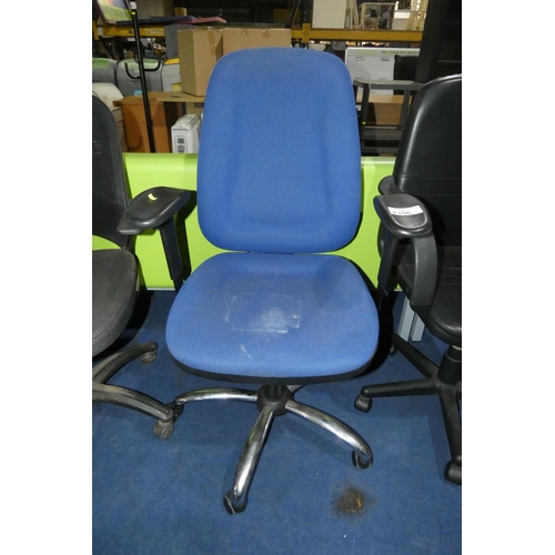 2356 - 1 x blue upholstered office swivel chair