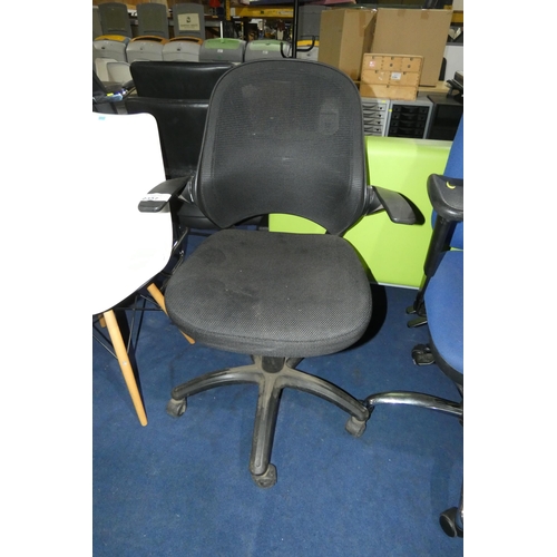 2357 - 1 x black upholstered office swivel chair with mesh back