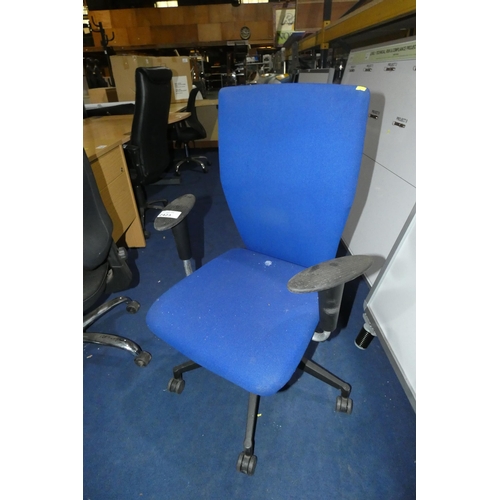 2423 - 1 x blue upholstered office swivel chair