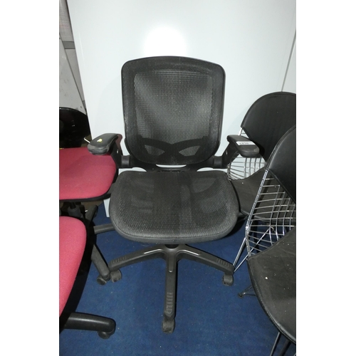 2436 - 1 x black mesh office swivel chair with arms