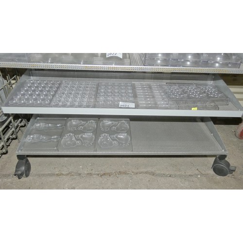 2023 - 9 various Polycarbonate chocolate moulds, contents of 2 shelves