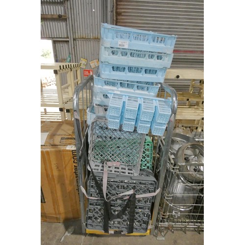 2025 - A quantity of various glasswasher baskets, contents of 1 cage, cage not included