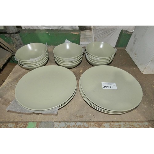 2067 - A quantity of various sage green bowls and dinner plates by Ikea