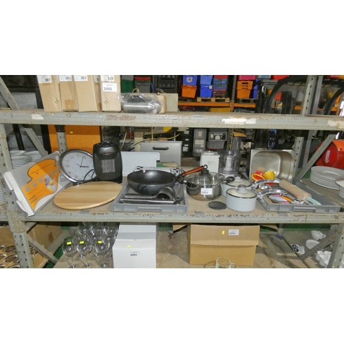 2093 - A quantity of various catering related items including interlayer cake cutter, wok, wooden lazy susa... 