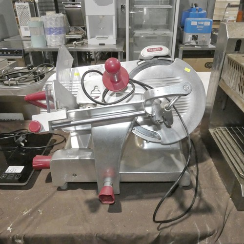 2126 - A commercial meat slicer by Berkel - trade. Tested Working