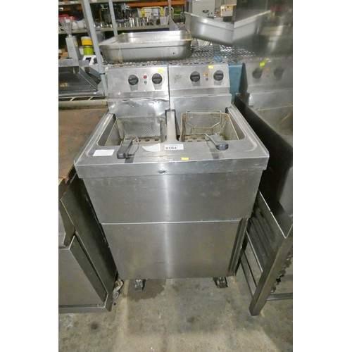 2194 - A commercial stainless steel twin basket deep fryer by Parry, 3 phase red industrial plug fitted - t... 