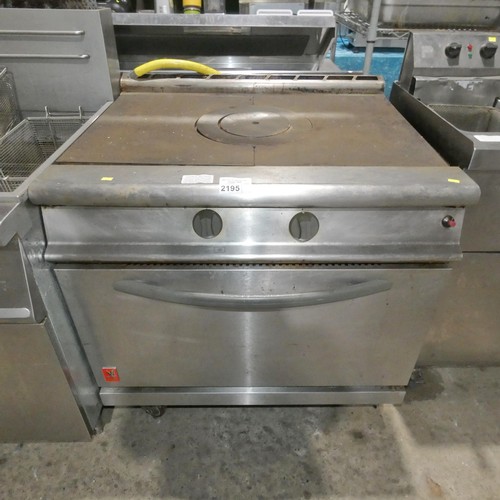 2195 - A solid top gas fired range with single drop door oven beneath