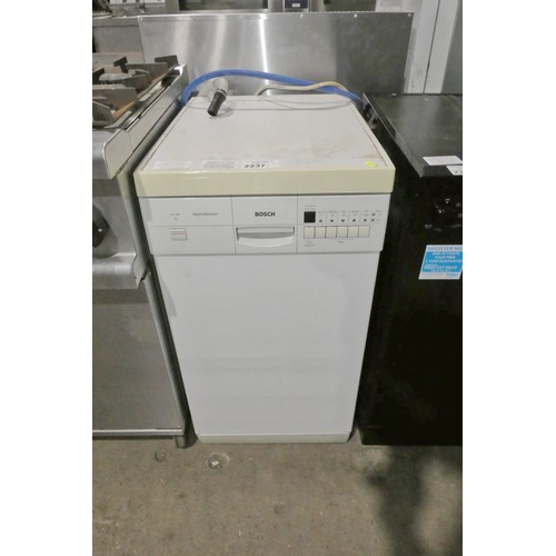 2237 - An under counter slimline dishwasher by Bosch type Hydro Sensor - trade