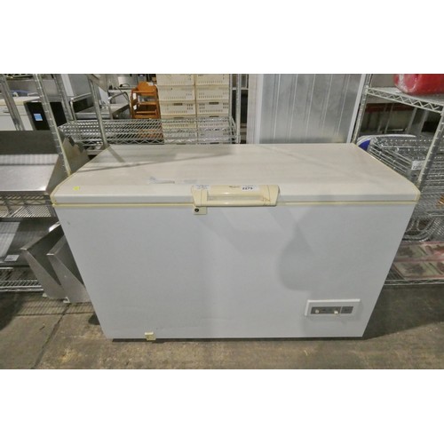 2279 - A large chest freezer by Whirlpool, handle requires a repair - trade. Tested working