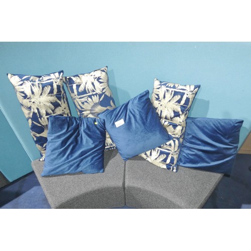 2305 - 6 x various scatter cushions