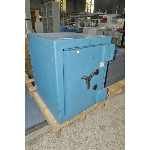 2366 - 1 x heavy duty blue metal safe approx 62 x 66 x 79cm high. Safe has two locks and is supplied with 2... 