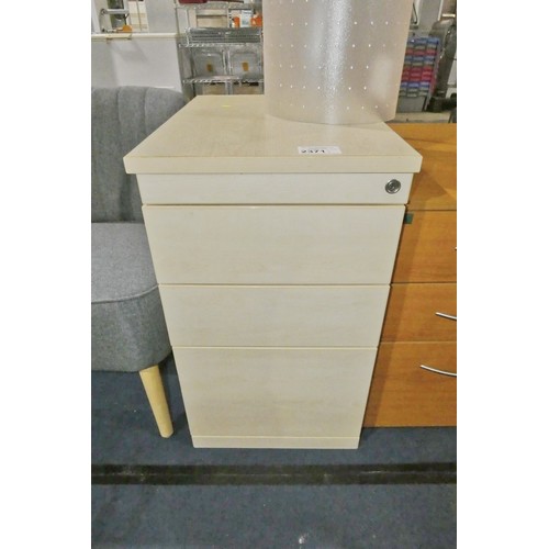 2371 - 1 x wood effect pedestal (static)