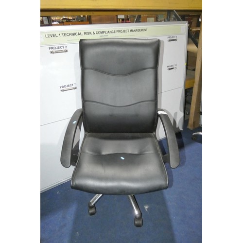 2421 - 1 x black upholstered office swivel chair