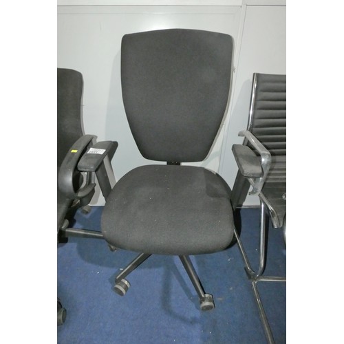 2431 - 1 x black upholstered office swivel chair