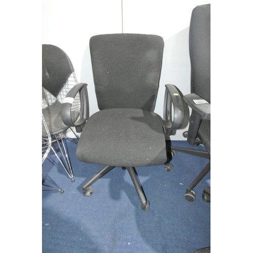 2433 - 1 x black upholstered office swivel chair