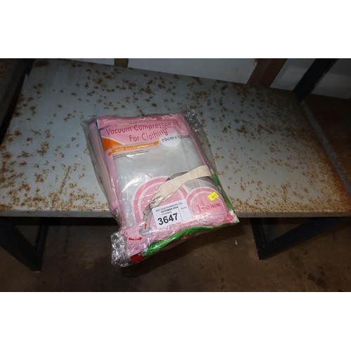 3647 - A quantity of clothing vacuum packaging bags