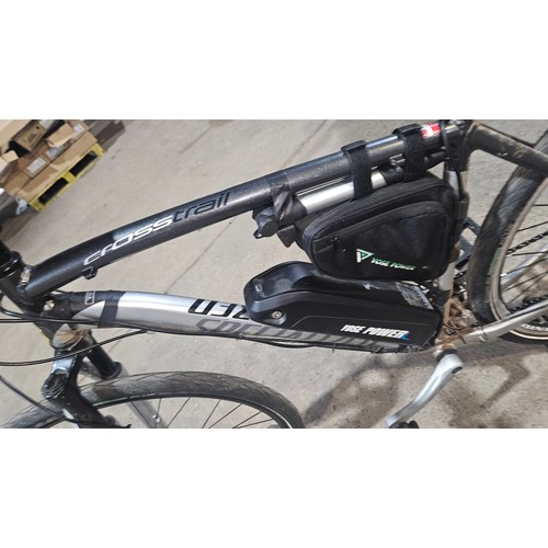 3187 - An electric hybrid road bike by Specialized type Cross trail, has 24 speed, 700c wheels, key and cha... 