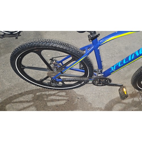 3185 - A 29er mountain bike by specialized type Rockhopper sport with 29 inch mag wheels, 27 speed, disc br... 