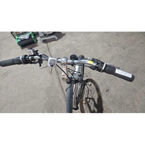 3180 - 1 x Trek Naviagator 2.0 womens mountain bike size 16.5 inch frame