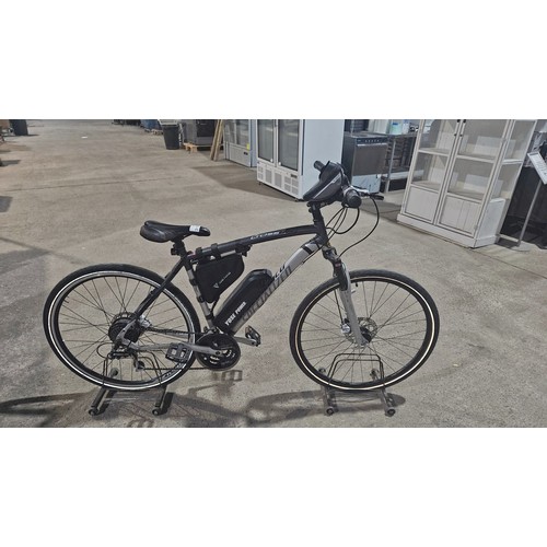 3187 - An electric hybrid road bike by Specialized type Cross trail, has 24 speed, 700c wheels, key and cha... 