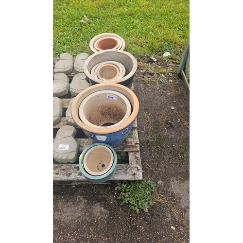 3668 - A quantity of various garden plant pots in various sizes and colours