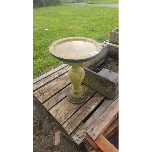 3674 - A concrete bird table