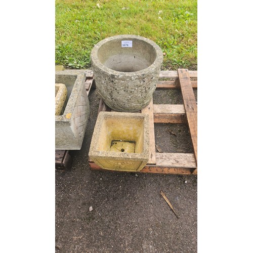 3676 - 1 round and one square concrete planter