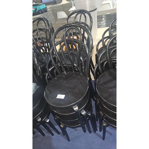 2361 - 8 x Evolutif black plastic stacking chairs