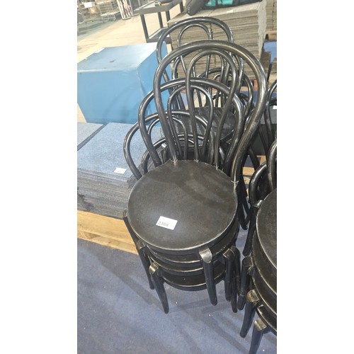 2364 - 8 x Evolutif black plastic stacking chairs