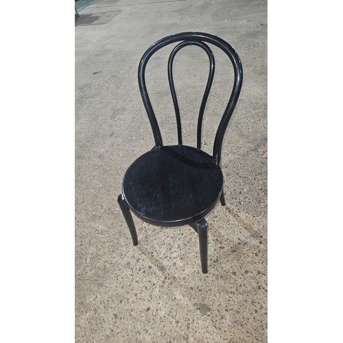 2364 - 8 x Evolutif black plastic stacking chairs