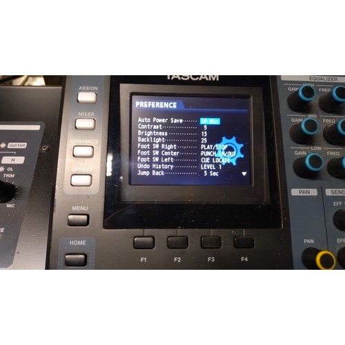 3533 - A portable 8/32 channel recording studio by Tascam type Digital Portastudio DP-32SD, supports record... 