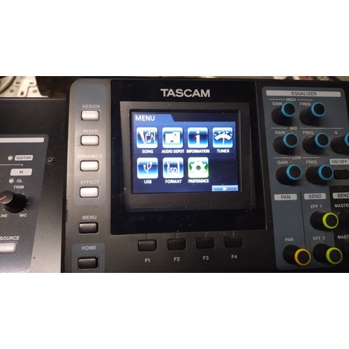 3533 - A portable 8/32 channel recording studio by Tascam type Digital Portastudio DP-32SD, supports record... 