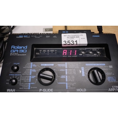 3531 - A guitar effects synthesizer pedal unit by Roland type GR-30 comes with power adapter and midi cable... 