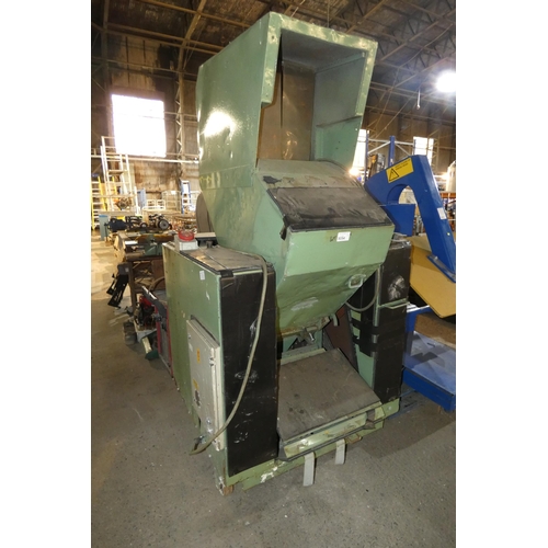 5054 - 1 x wheeled commerical granulator, 3ph, no make or model visible. Was fully functioning when removed