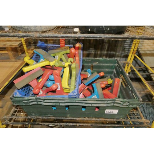 5003 - A quantity of Silver Hook windscreen scrapers / squeegees. Contents of 1 shelf and please note that ... 