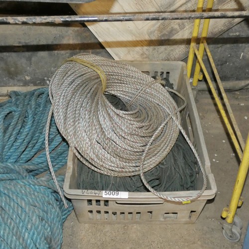 5009 - 1 x lengths of 8mm diameter rope and 8 x hanks of lead line. Please note that the plastic crate is n... 