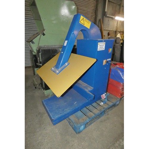 5055 - 1 x Pakawaste LF1100 wheelie bin compactor 240v