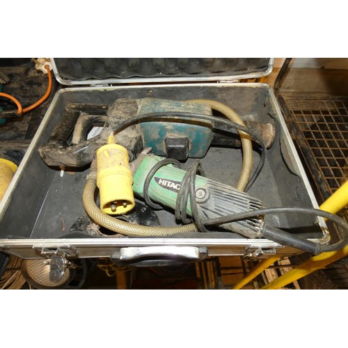 5010 - A quantity of various items including work lights, a McKeller drill 240v, a Hitachi angle grinder 11... 