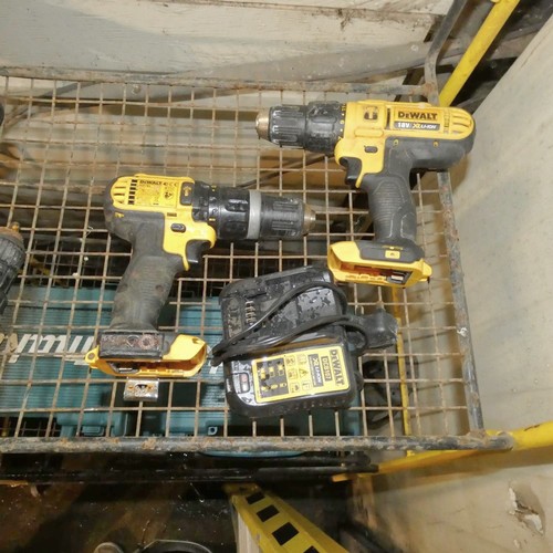 5030 - 1 x Makita cordless drill with 2 x batteries / 1 x charger, 1 x Makita cordless drill with 1 x batte... 