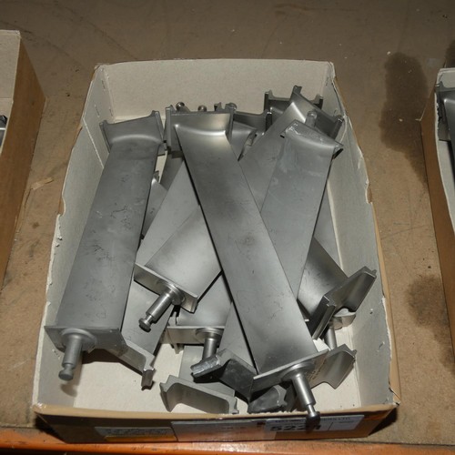 5221 - A quantity of ex-RAF used turbine blades