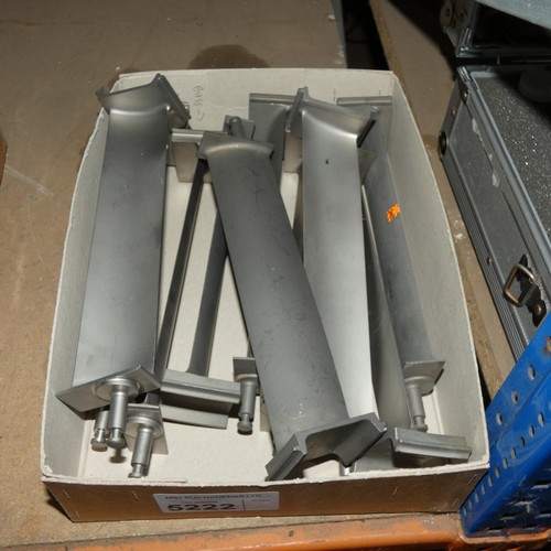 5222 - A quantity of ex-RAF used turbine blades